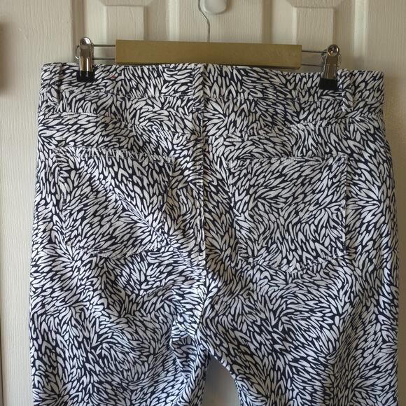 Talbots Crop Jegging Pants Sz 12 Black White Leaf Print Stretch Comfy Chic - Picture 9 of 12